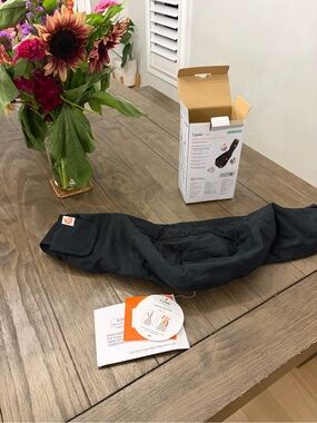 Ergobaby Upsie in Black